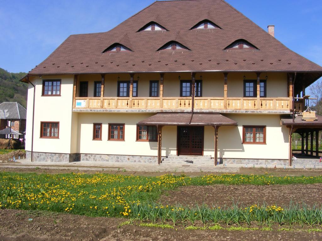 Pensiunea Sanziene Stramtura  Exterior photo